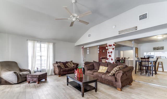 5-bedroom rental at 5111 Gray Buffalo in San Antonio, TX — photo 4