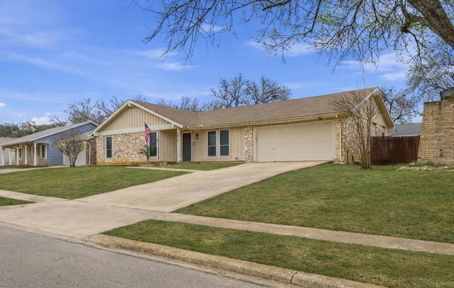 4-bedroom rental at 5914 Freemans Farm in San Antonio, TX — photo 2