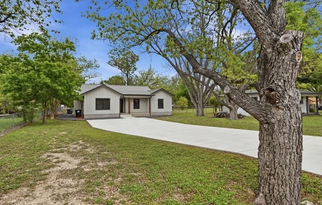 4-bedroom rental at 812 Lafayette in Castroville, TX — photo 2