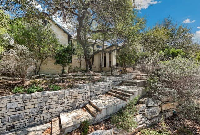 4-bedroom rental at 114 Turnberry in San Antonio, TX — photo 1