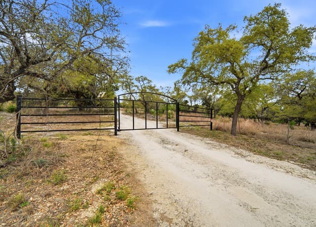 rental at 132 Fm 474 in Boerne, TX — photo 2