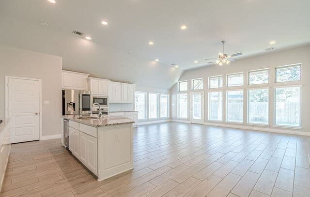 4-bedroom rental at 8826 Haystack Rd in San Antonio, TX — photo 5
