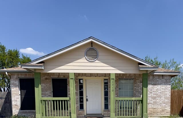 3-bedroom rental at 1310 Melissa Sue in San Antonio, TX — photo 1