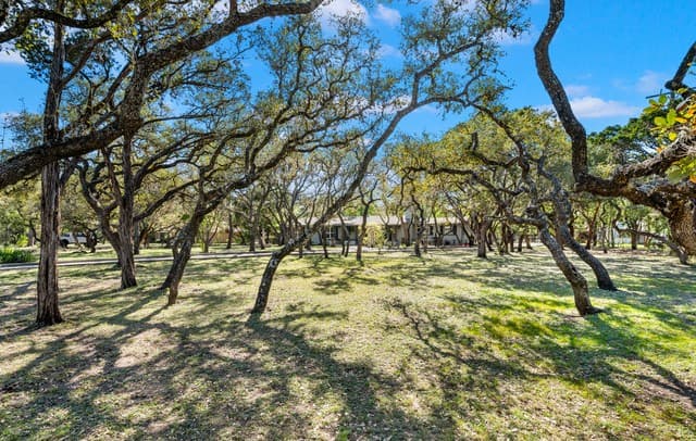 3-bedroom rental at 114 Wagon Trail Road in Shavano Park, TX — photo 2