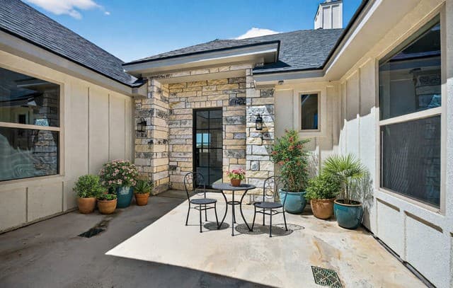 3-bedroom rental at 131 John T Court in Castroville, TX — photo 2