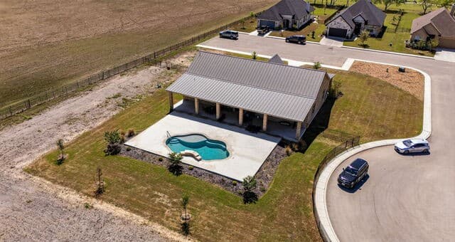 3-bedroom rental at 131 John T Court in Castroville, TX — photo 4