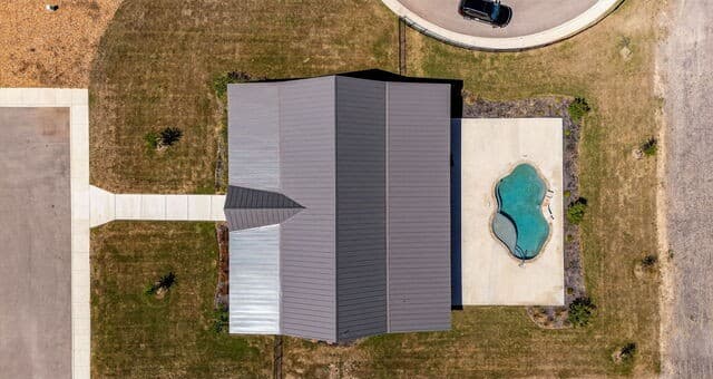 3-bedroom rental at 131 John T Court in Castroville, TX — photo 5