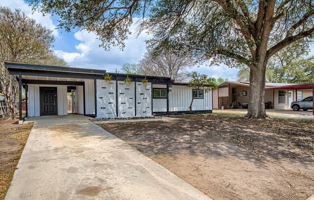 3-bedroom rental at 5027 Village Crst in San Antonio, TX — photo 3