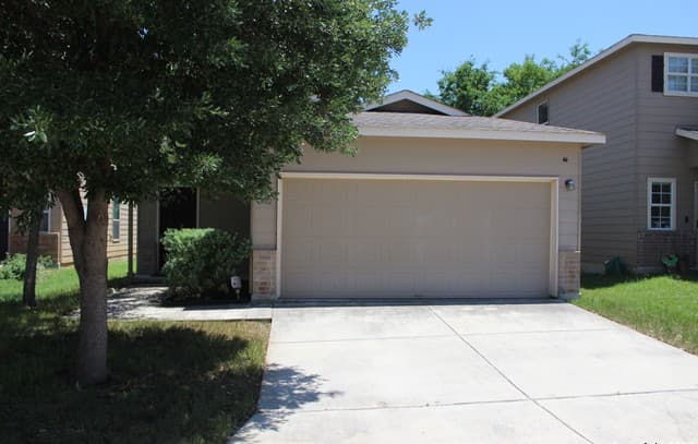 3-bedroom rental at 482 Walnut in Selma, TX — photo 2