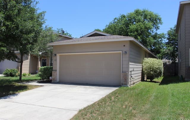 3-bedroom rental at 482 Walnut in Selma, TX — photo 3
