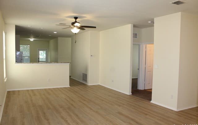 3-bedroom rental at 482 Walnut in Selma, TX — photo 4