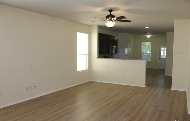 3-bedroom rental at 482 Walnut in Selma, TX — photo 5