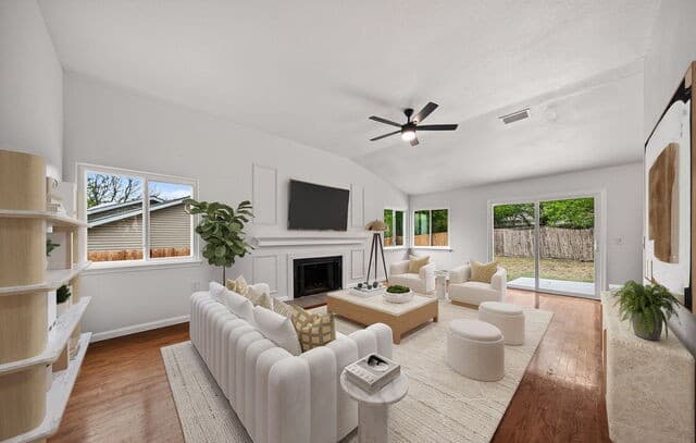 3-bedroom rental at 14706 Highland Peak in San Antonio, TX — photo 3