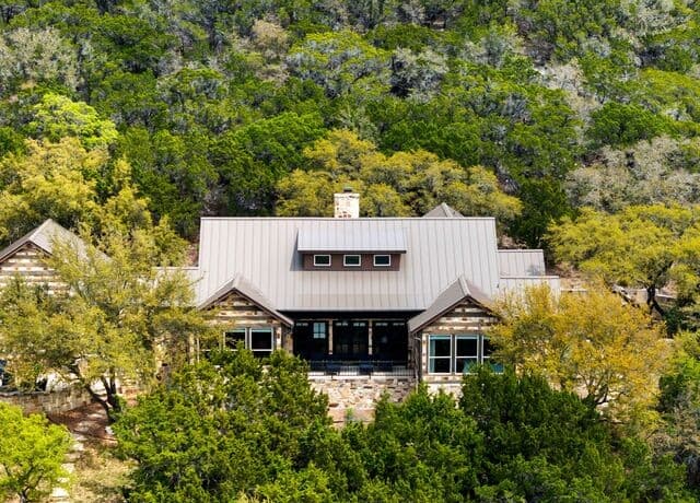 3-bedroom rental at 2717 B & R in Utopia, TX — photo 2