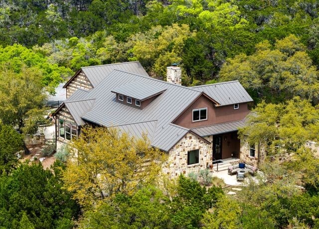 3-bedroom rental at 2717 B & R in Utopia, TX — photo 5