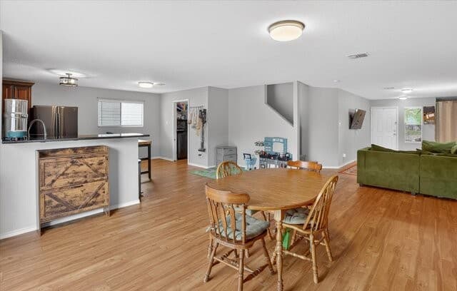 3-bedroom rental at 5322 Harefield in San Antonio, TX — photo 4