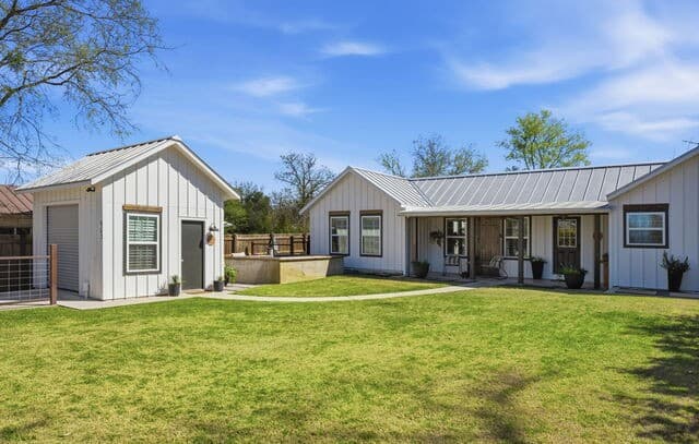 2-bedroom rental at 903 Front St. in Comfort, TX — photo 2