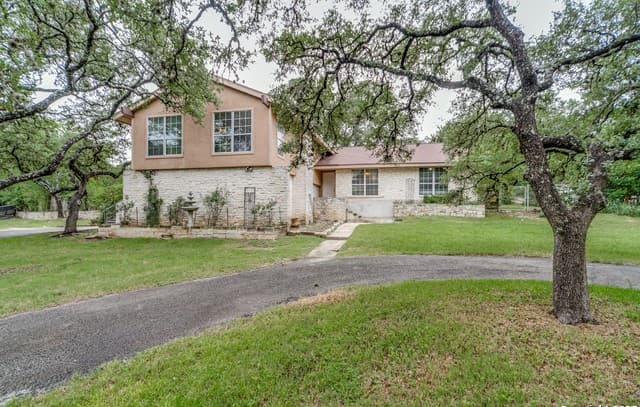5-bedroom rental at 9106 Saddle Trl in San Antonio, TX — photo 1