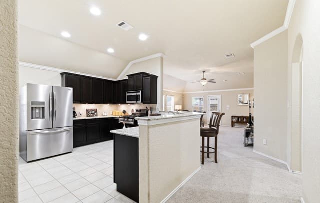 4-bedroom rental at 14411 High Plains Dr in San Antonio, TX — photo 5