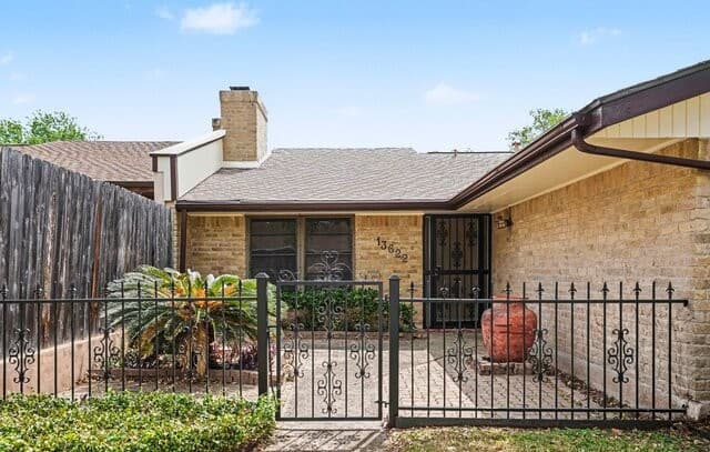3-bedroom rental at 13622 Landmark in San Antonio, TX — photo 3