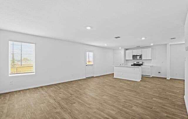 5-bedroom rental at 4259 Marjoram Landing in Von Ormy, TX — photo 4