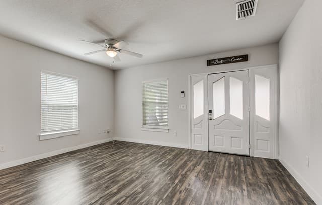 3-bedroom rental at 124 Nelson Ave in San Antonio, TX — photo 5