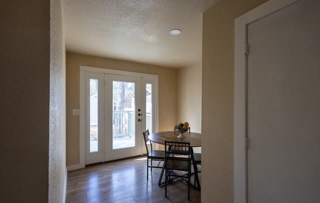 3-bedroom rental at 1010 W Lynwood Ave in San Antonio, TX — photo 5