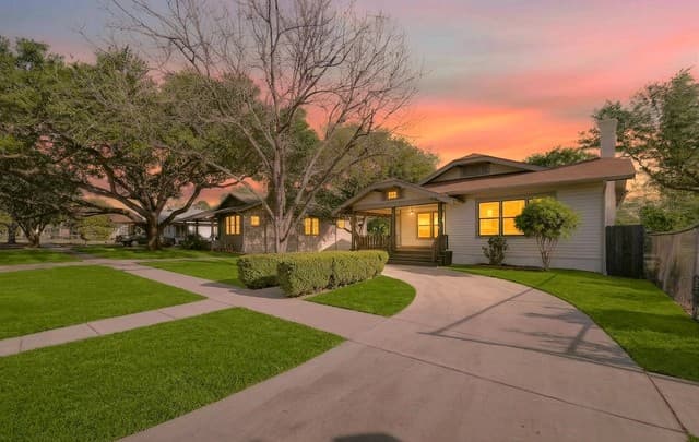 4-bedroom rental at 806 Kayton Ave in San Antonio, TX — photo 3