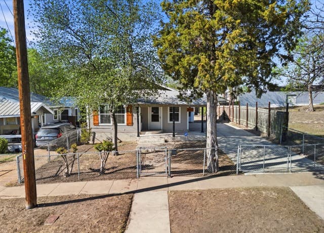 2-bedroom rental at 837 Westfall in San Antonio, TX — photo 1