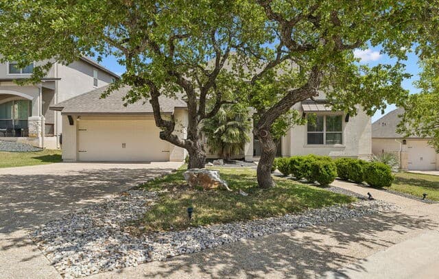 5-bedroom rental at 231 Shannon Circle in San Antonio, TX — photo 1