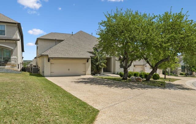 5-bedroom rental at 231 Shannon Circle in San Antonio, TX — photo 3