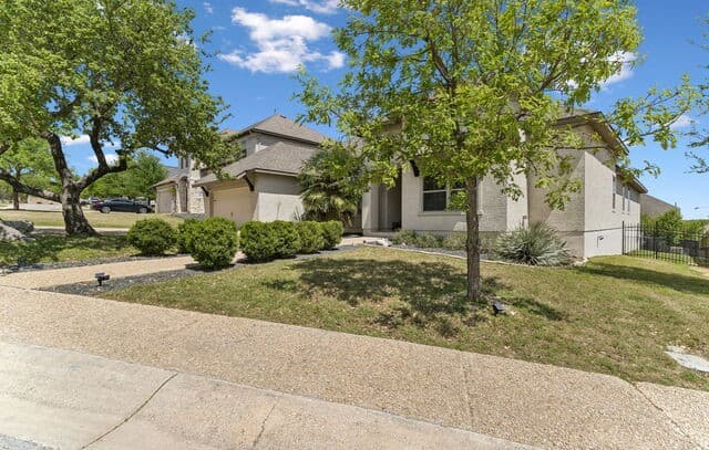 5-bedroom rental at 231 Shannon Circle in San Antonio, TX — photo 4