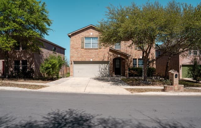4-bedroom rental at 6721 Spearwood in Live Oak, TX — photo 1
