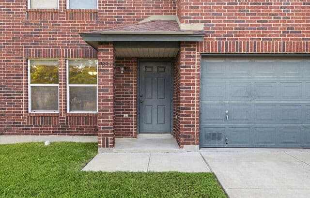 3-bedroom rental at 7839 Cortland Oak in San Antonio, TX — photo 3