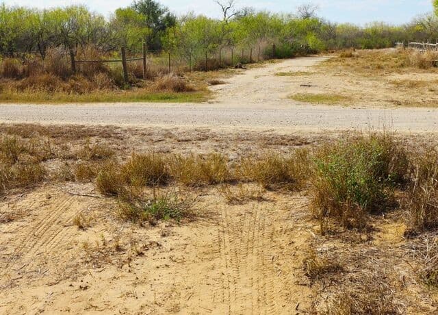 rental at 0 3rd St in Christine, TX — photo 4