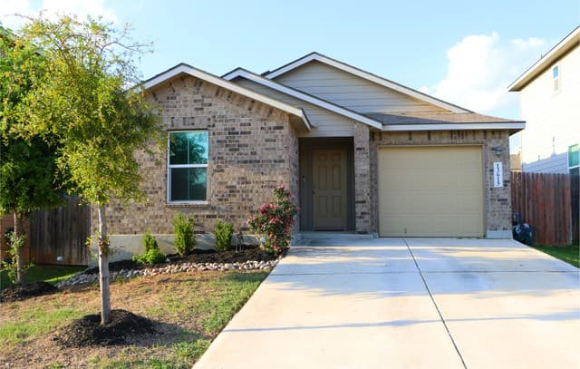 3-bedroom rental at 13615 Whisper Xing in San Antonio, TX — photo 1