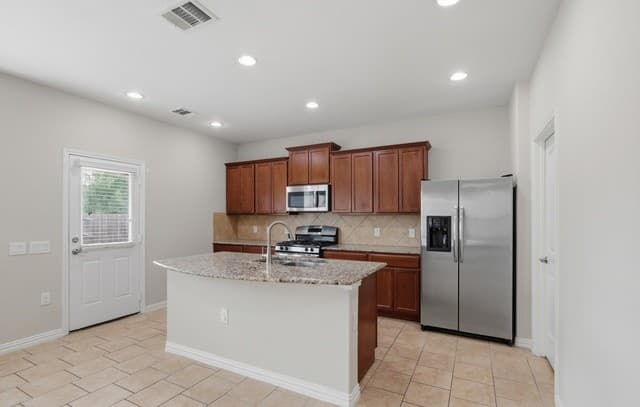 3-bedroom rental at 11538 Pelican Pass in San Antonio, TX — photo 3