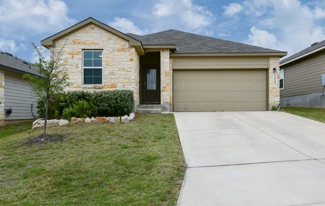 3-bedroom rental at 5615 Chase Falls in San Antonio, TX — photo 1