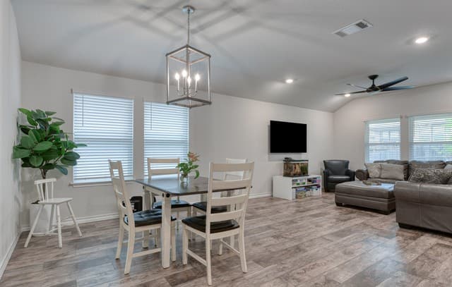 3-bedroom rental at 5615 Chase Falls in San Antonio, TX — photo 4