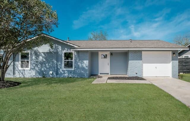 3-bedroom rental at 4703 Castle in San Antonio, TX — photo 1