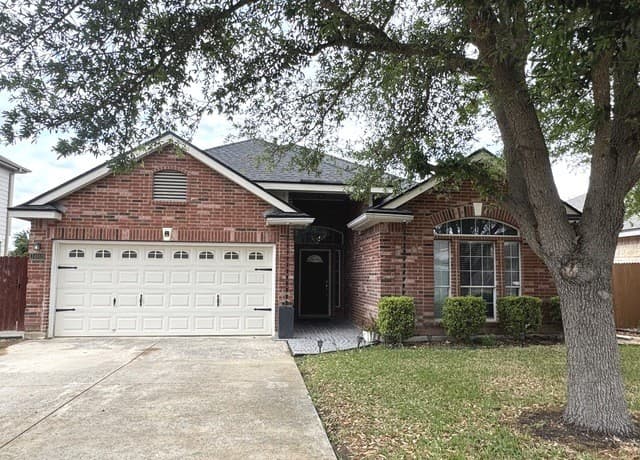 3-bedroom rental at 24510 Wine Rose in San Antonio, TX — photo 1
