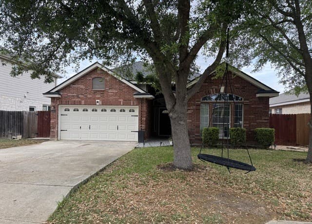 3-bedroom rental at 24510 Wine Rose in San Antonio, TX — photo 2