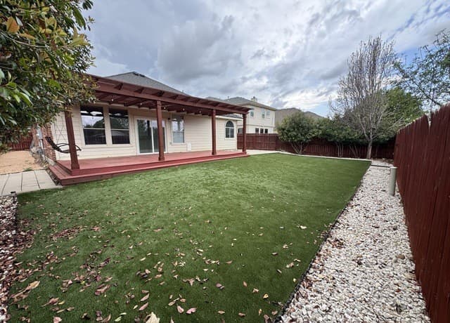 3-bedroom rental at 24510 Wine Rose in San Antonio, TX — photo 3