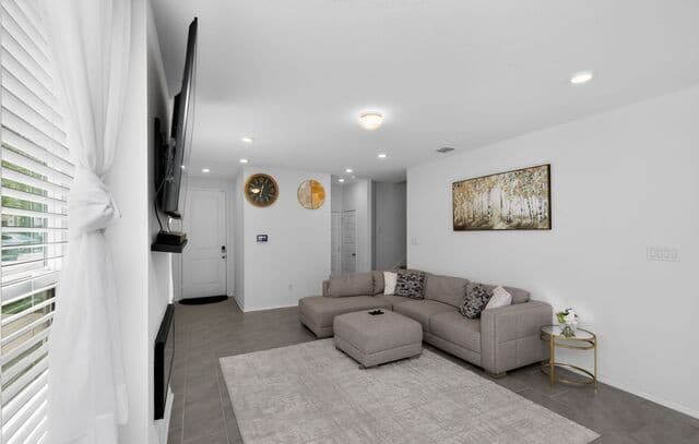 3-bedroom rental at 14839 Vance Jackson Unit UNIT 701 in San Antonio, TX — photo 5