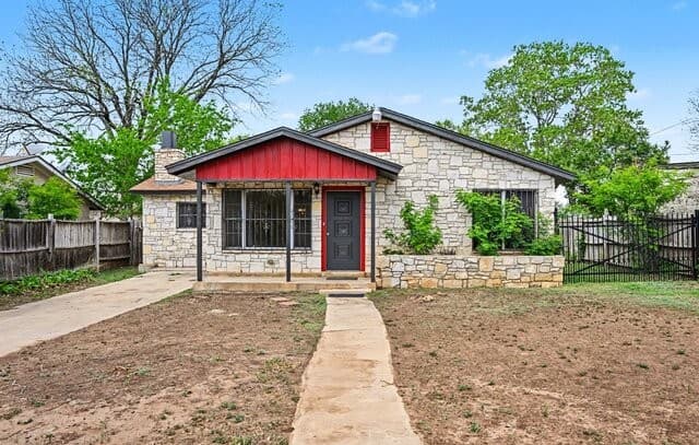 3-bedroom rental at 287 Harcourt in San Antonio, TX — photo 2