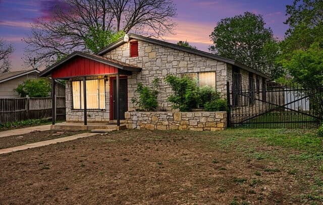 3-bedroom rental at 287 Harcourt in San Antonio, TX — photo 3
