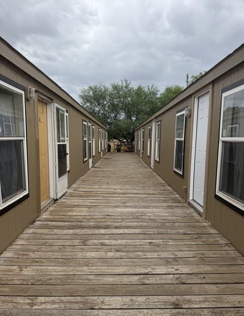 rental at 1100 County Road 4600 in Dilley, TX — photo 3