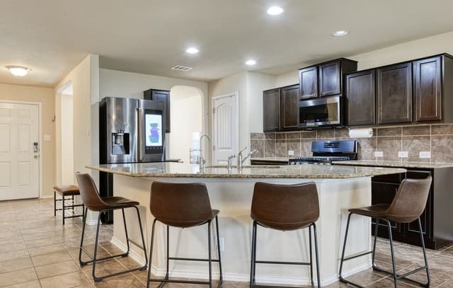 5-bedroom rental at 8827 Quihi Way in San Antonio, TX — photo 1