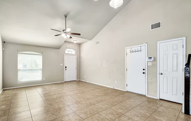3-bedroom rental at 12207 Hamlin in San Antonio, TX — photo 5