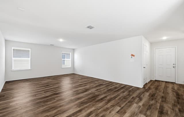 4-bedroom rental at 6322 Sycamore Run in San Antonio, TX — photo 5